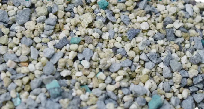 Sodium Bentonite Cat Litter With Blue and Gray Particles, by ISEMIPET
